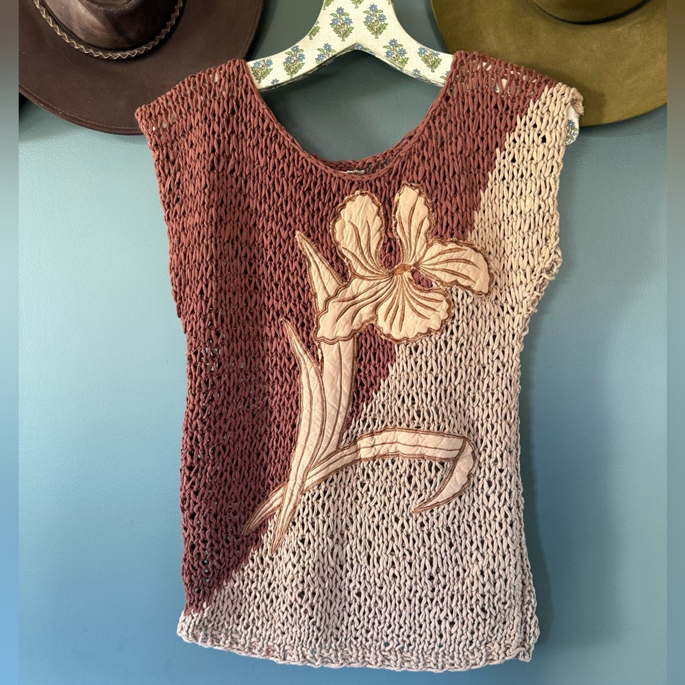 Vintage 70s Crochet orchid flower sweater Vest Sz medium